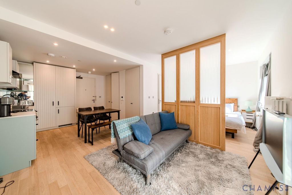Property photo 1 of 3 Studio For Rent In Calville House