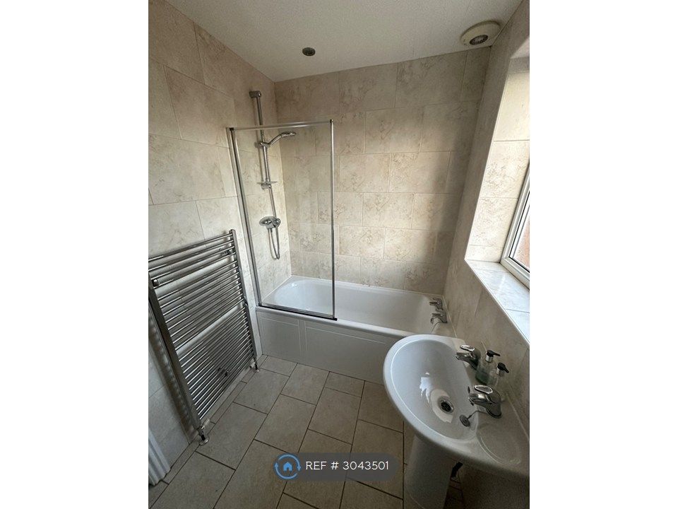 Property photo 3 of 7 Bathroom