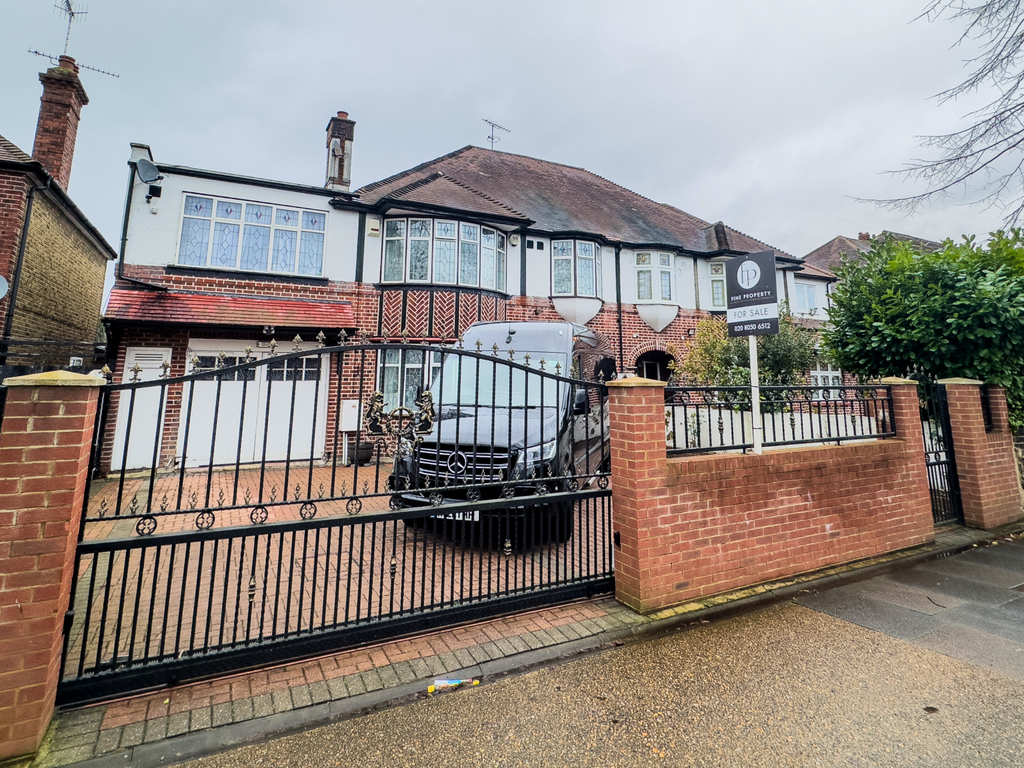 Property photo 1 of 6 Five Bedroom House For Sale In Hounslow