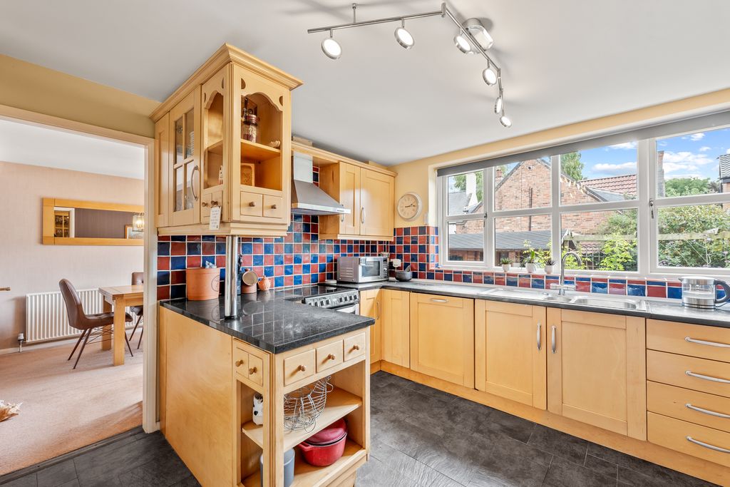 Property photo 3 of 27