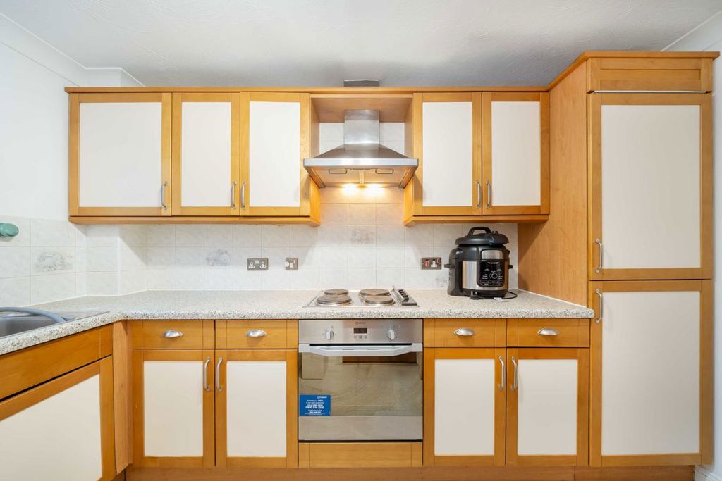 Property photo 3 of 6