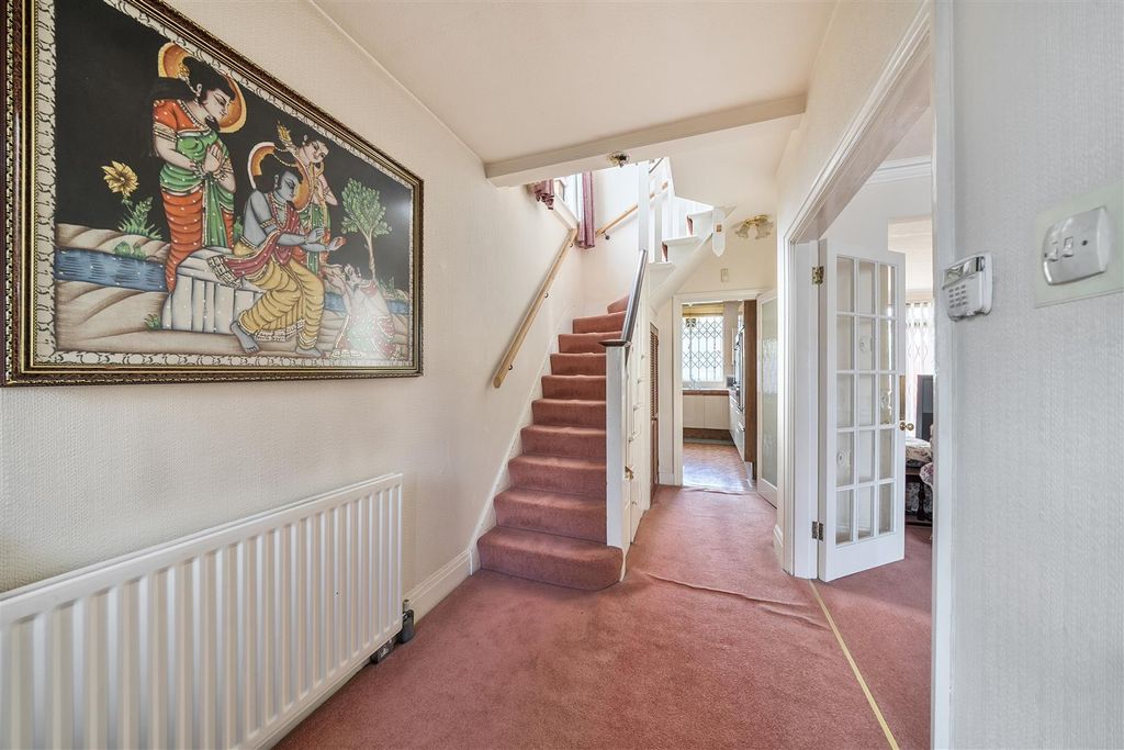 Property photo 2 of 14 Entrance Hall.Jpg