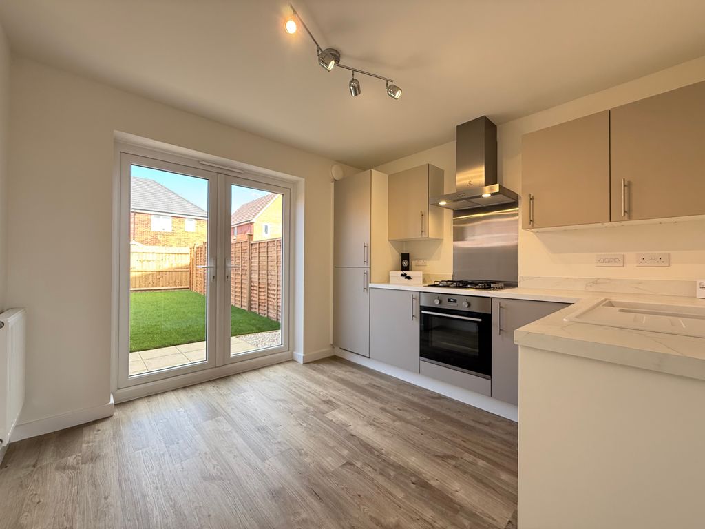Property photo 3 of 11 Kitchen