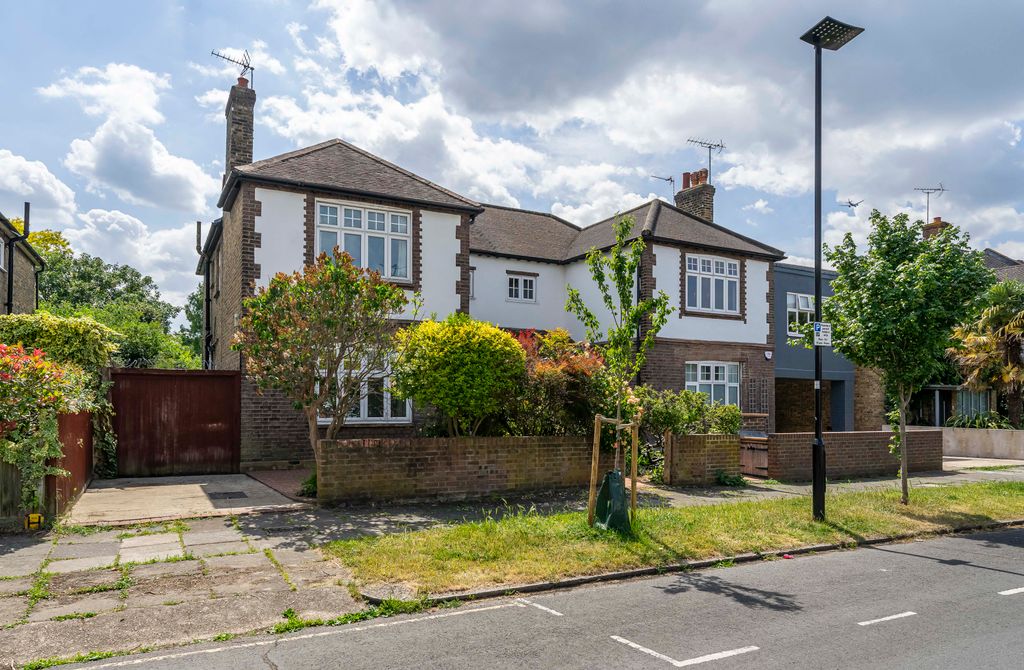Property photo 1 of 24