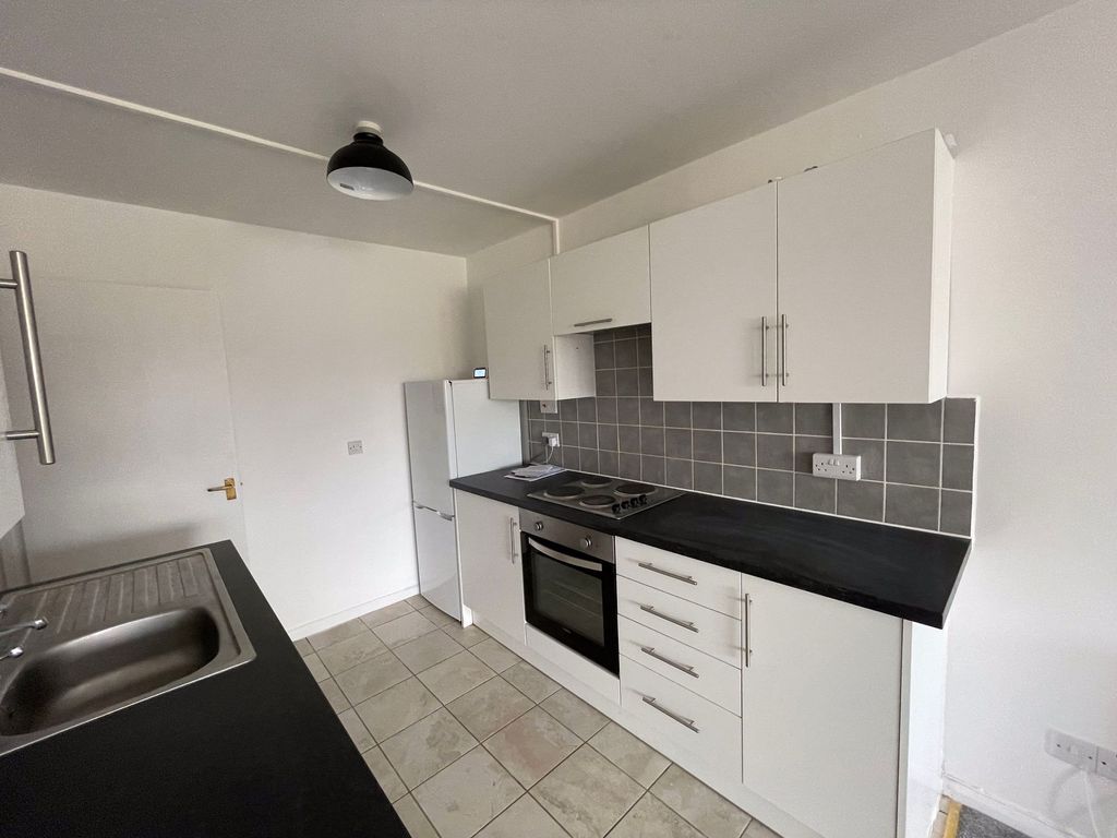 Property photo 3 of 6 Kitchen