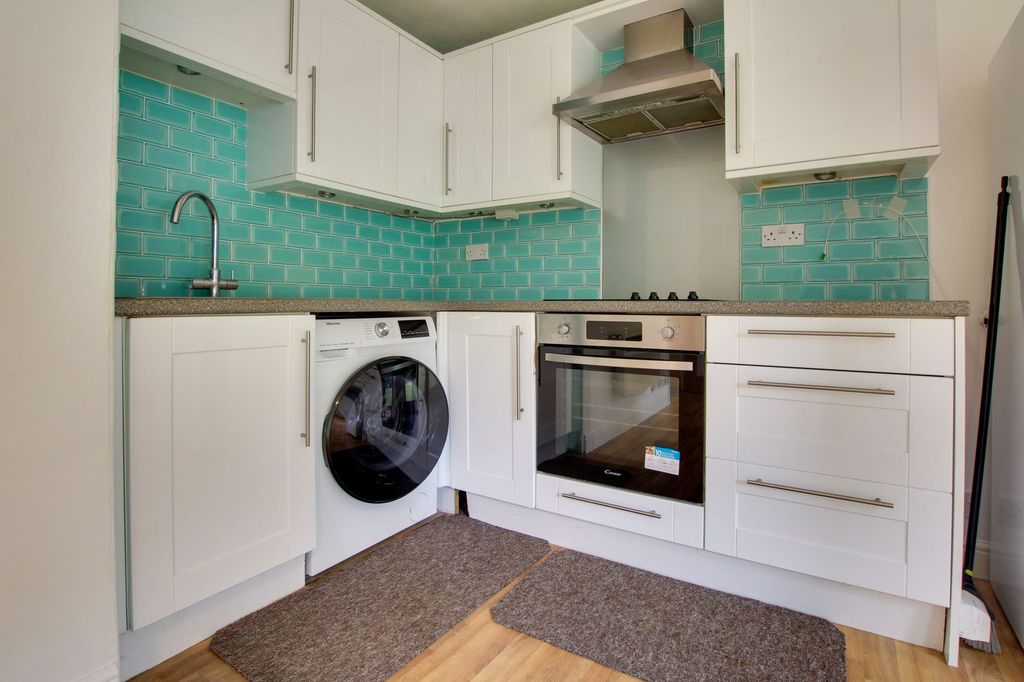 Property photo 2 of 20