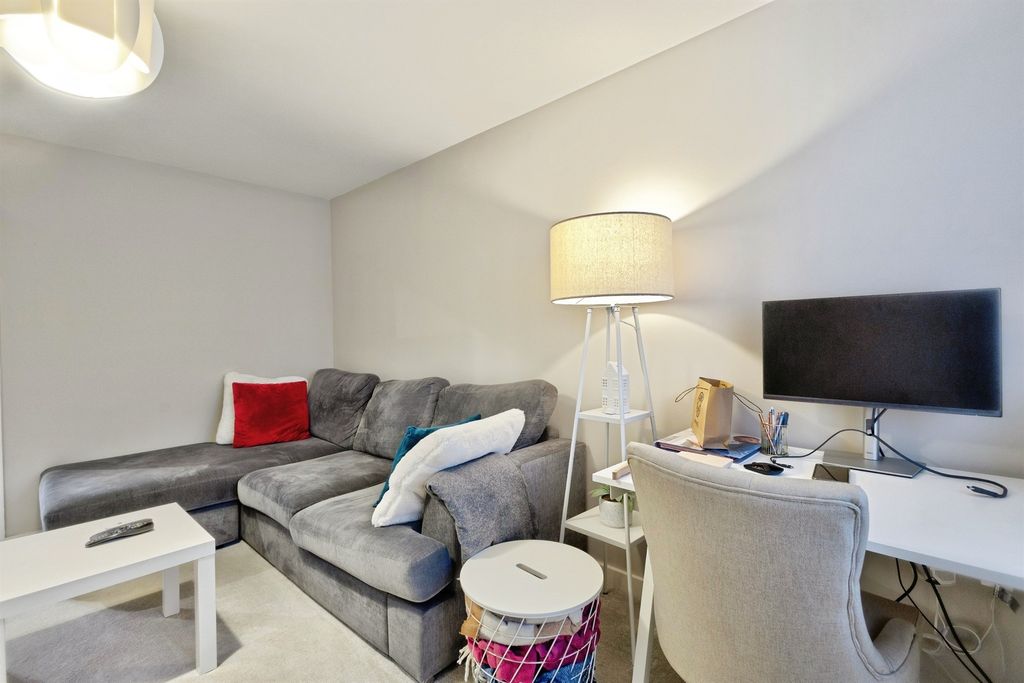 Property photo 3 of 19