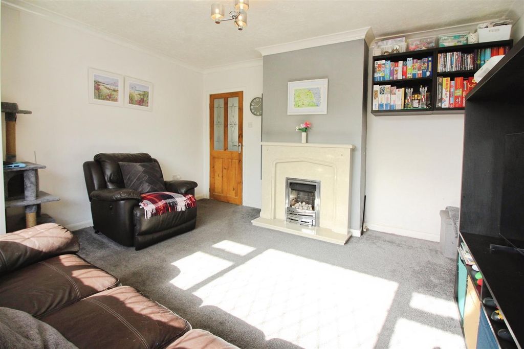 Property photo 3 of 17 Living Room