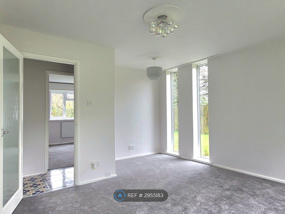 Property photo 2 of 11 Living/Dining Room