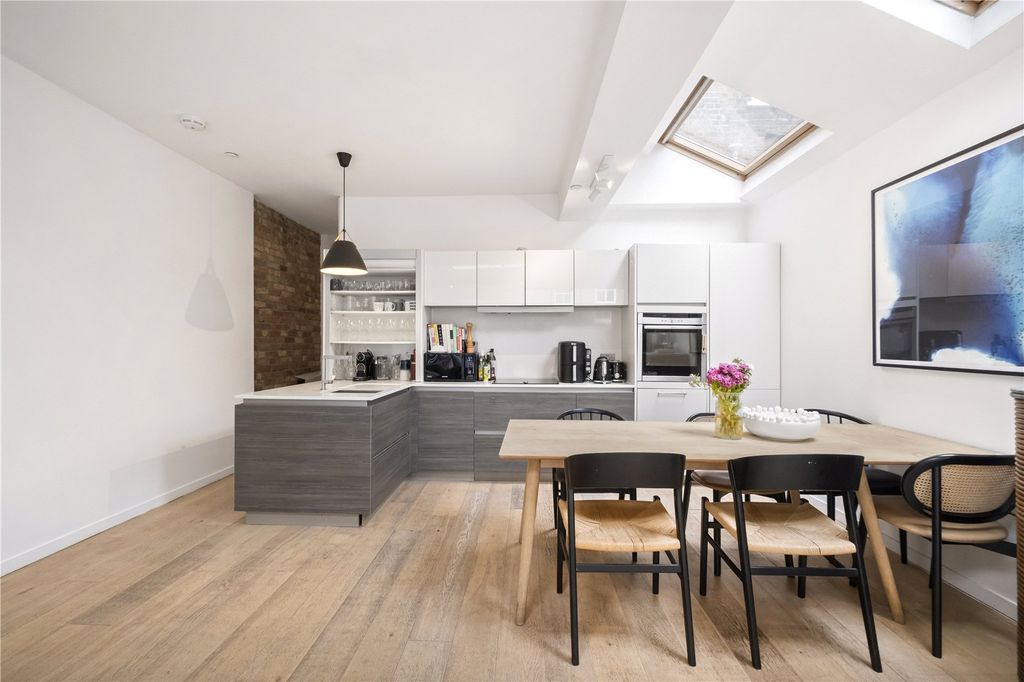 Property photo 2 of 14 Kitchen