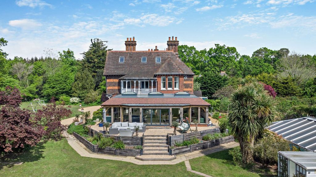 Property photo 3 of 18 Curdridge Hill