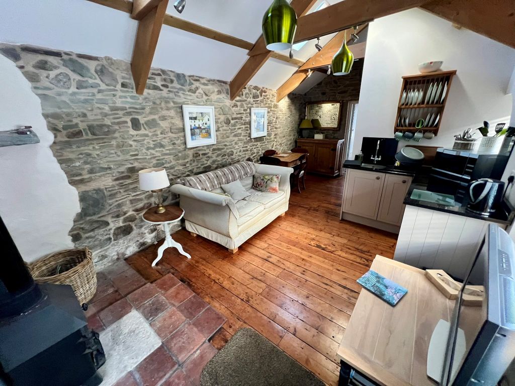 Property photo 3 of 10 Living Room Aspect 2
