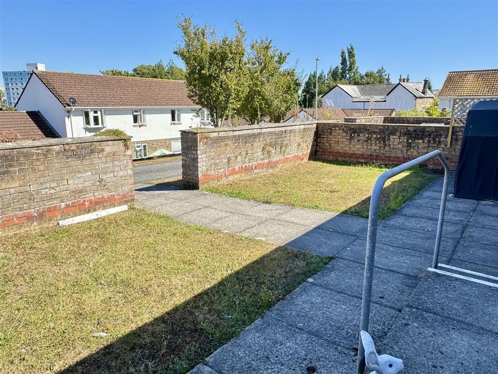 Property photo 3 of 18 Outside: