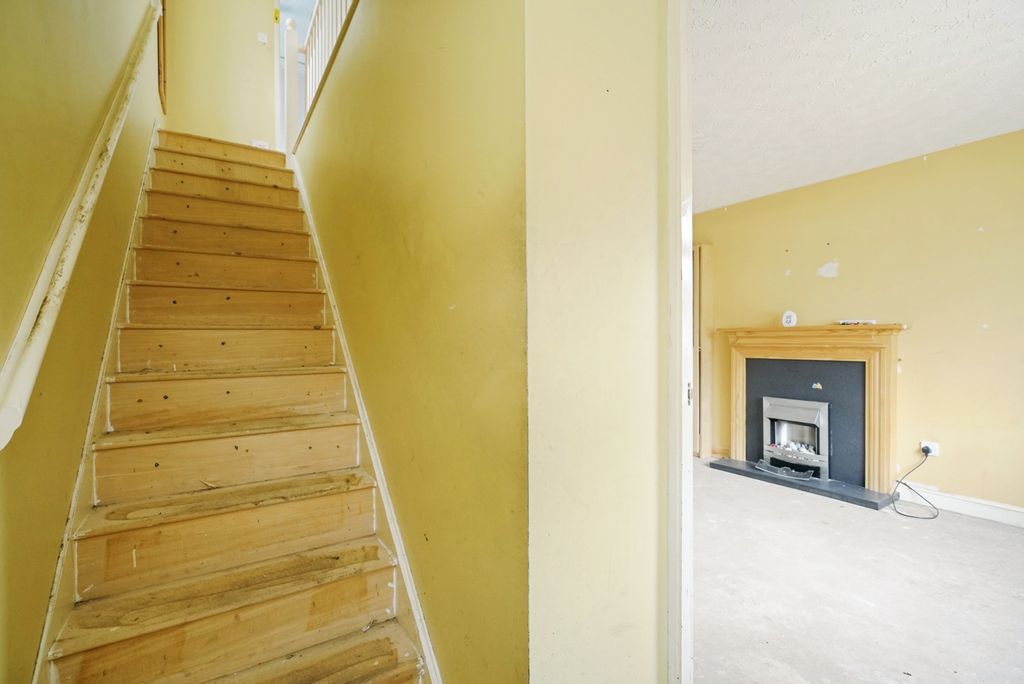 Property photo 2 of 17 Photo