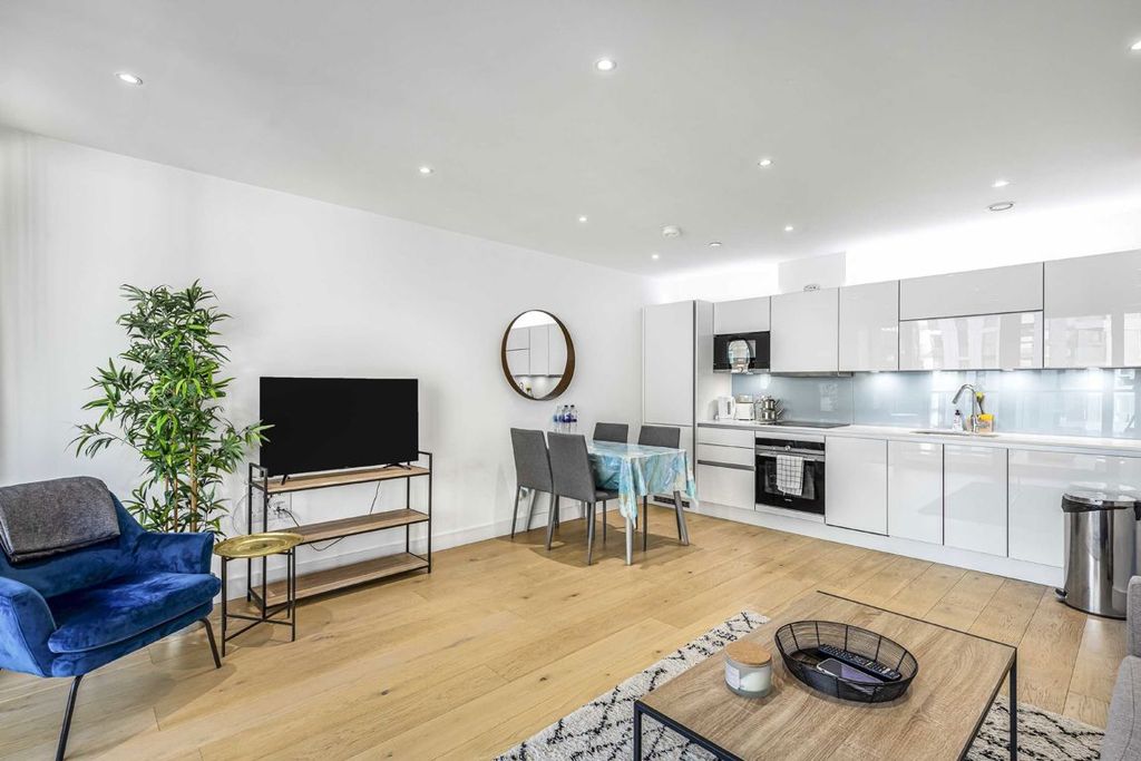 Property photo 2 of 8