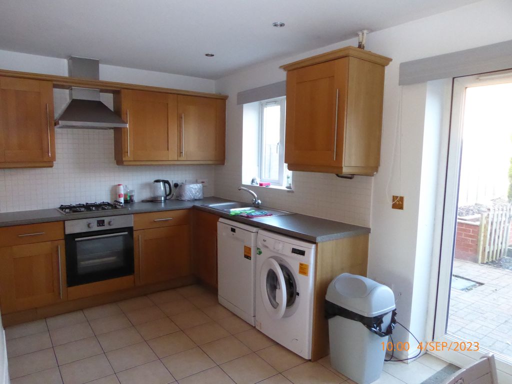 Property photo 1 of 11 Kitchen/Dining Area
