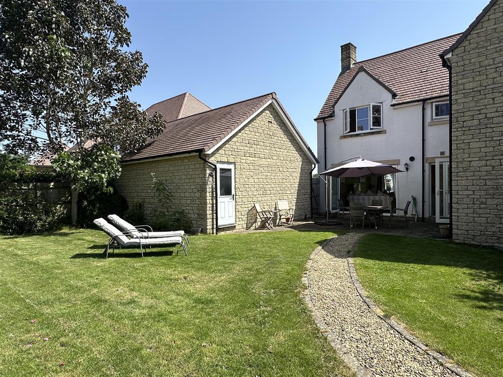 Property photo 3 of 27