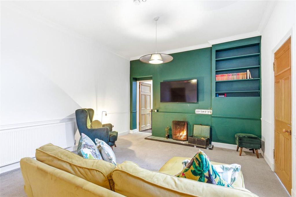 Property photo 3 of 25