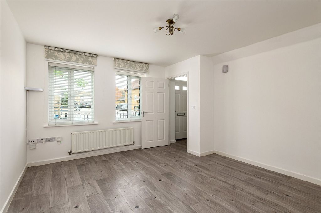 Property photo 2 of 18 Picture No. 33