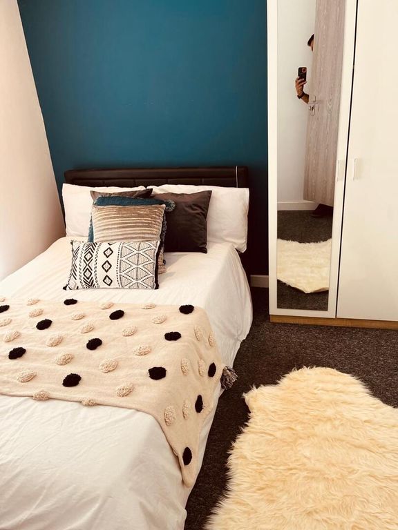 Property photo 2 of 8 Bedroom