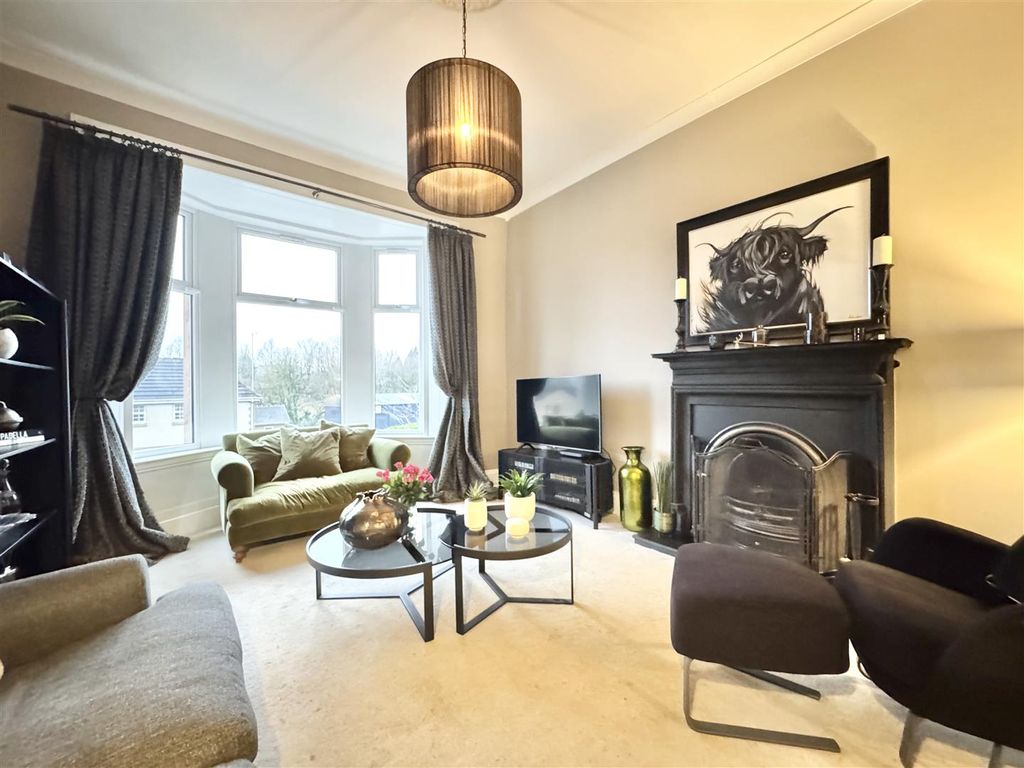 Property photo 3 of 23 Lounge