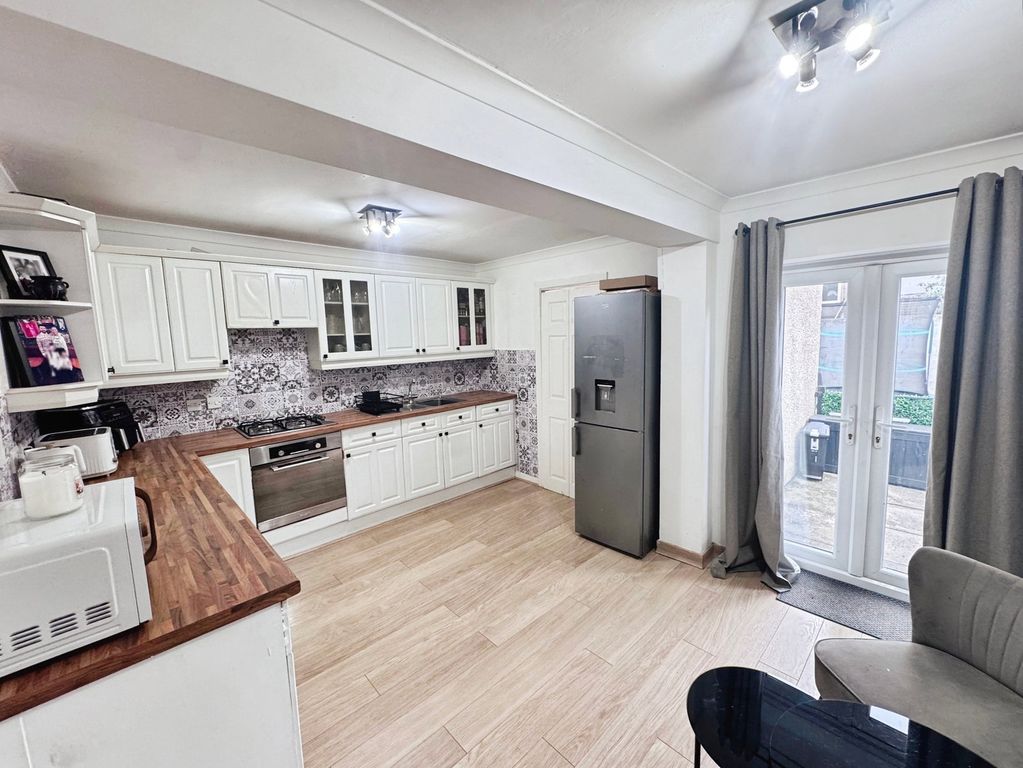 Property photo 3 of 25