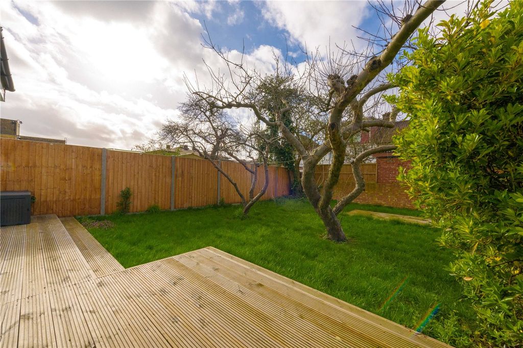 Property photo 2 of 12 Picture No. 16