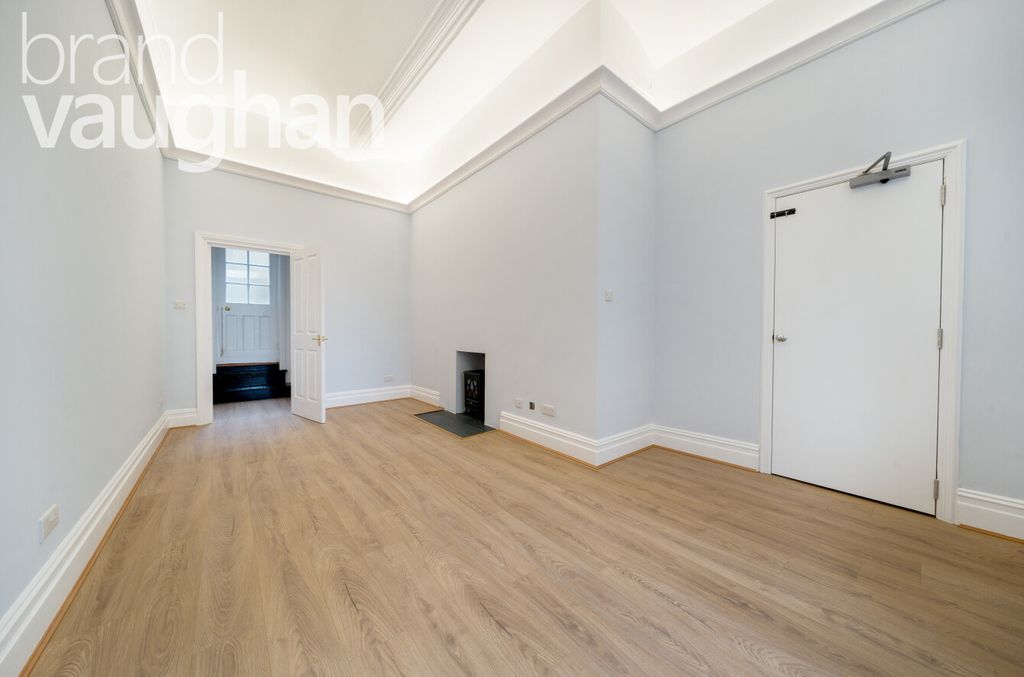 Property photo 3 of 12 Bedroom/Reception