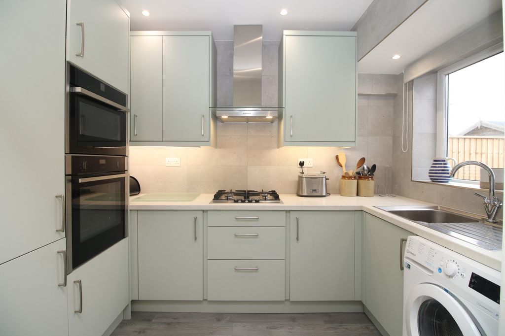 Property photo 2 of 25