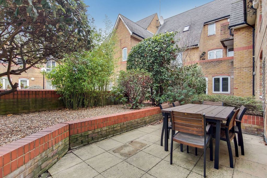 Property photo 2 of 19