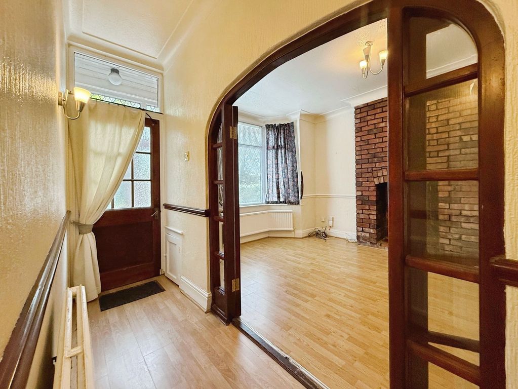 Property photo 3 of 21 Entrance Hall