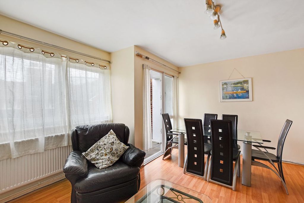 Property photo 2 of 8