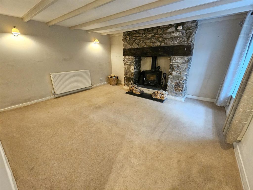 Property photo 3 of 31 Sitting Room.Jpg