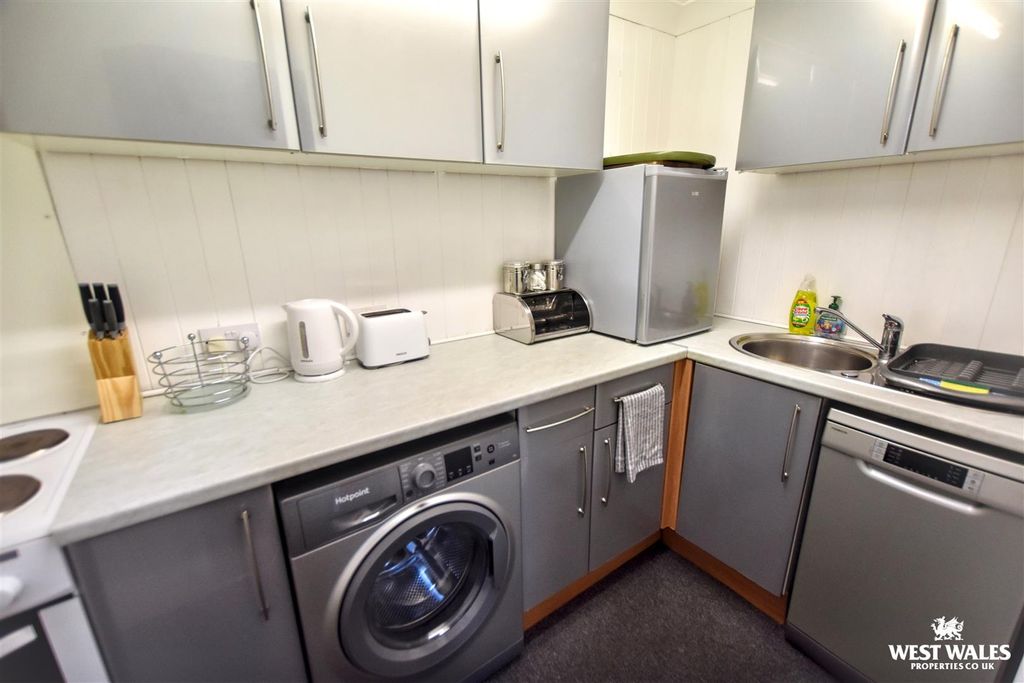 Additional image 8 of 3 bed flat for saleEnfield Road, Broad Haven, Haverfordwest SA62