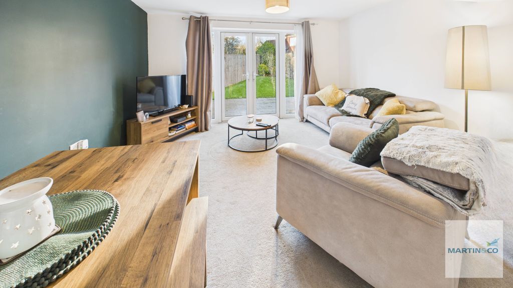 Property photo 2 of 21 Cam03663G0-Pr0216-Still001