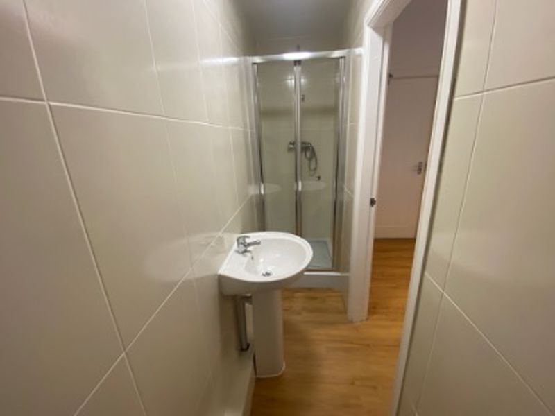 Property photo 3 of 17 R2 Ensuite