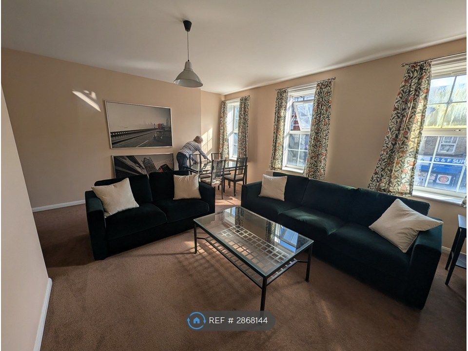 Property photo 2 of 11 Living/Dining Room