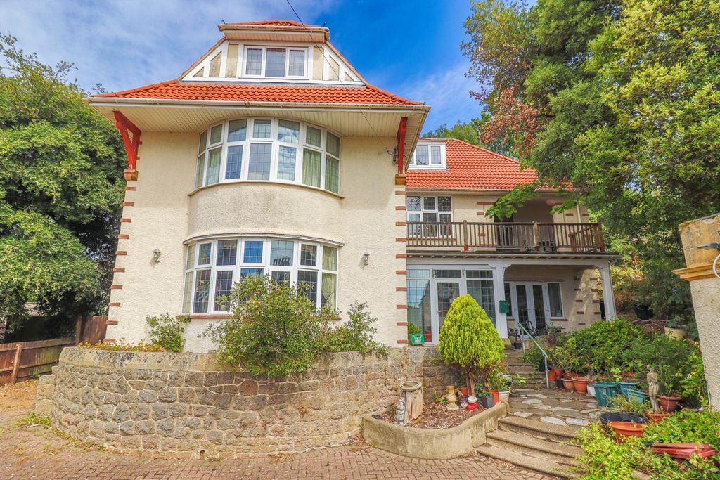 Property photo 1 of 33