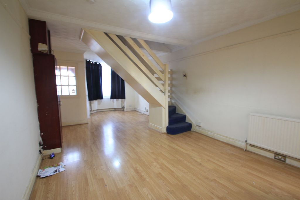 Property photo 2 of 11 Lounge