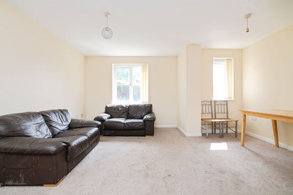 Property photo 2 of 12