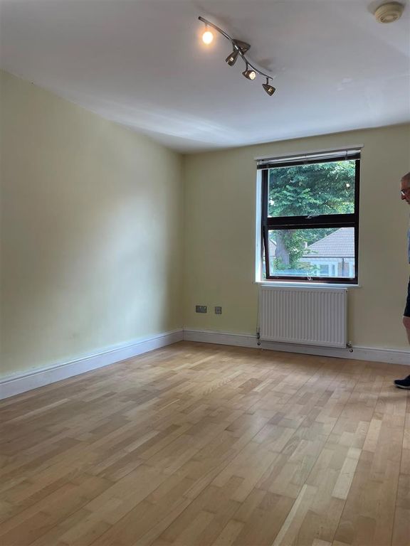 Property photo 2 of 14 Flat 4 5 Cavendish Rd Bed.Jpeg