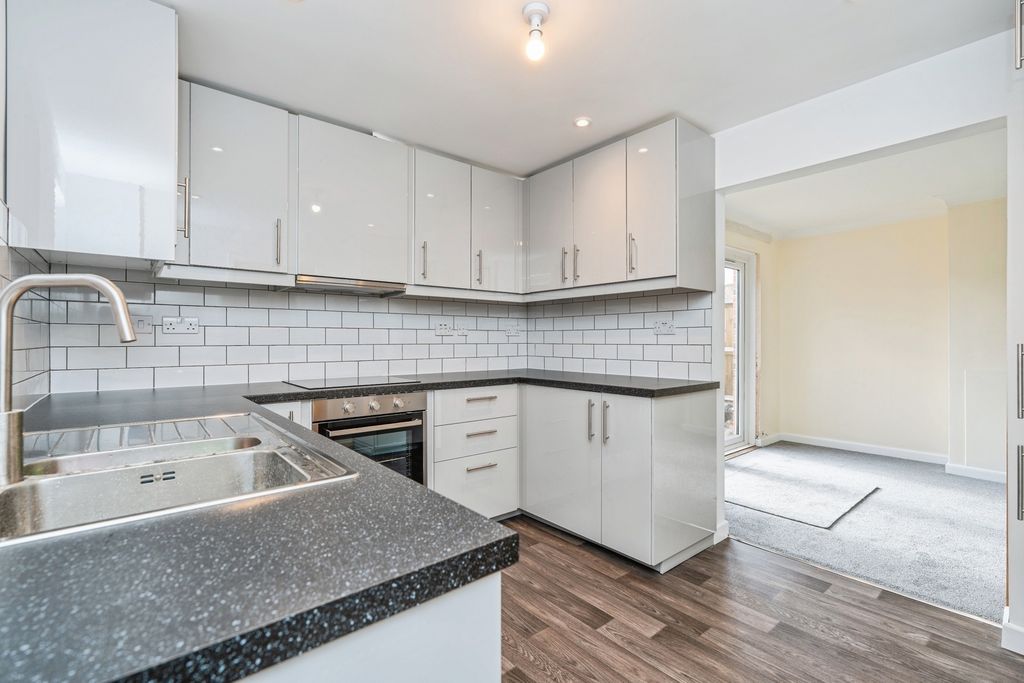 Property photo 3 of 19 Photo