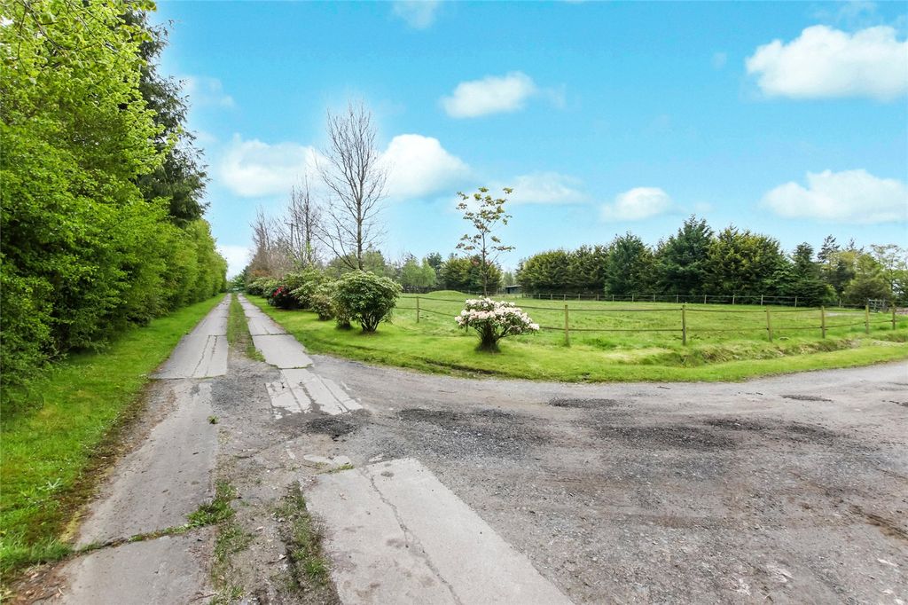 Property photo 3 of 47 Drive/Gardens