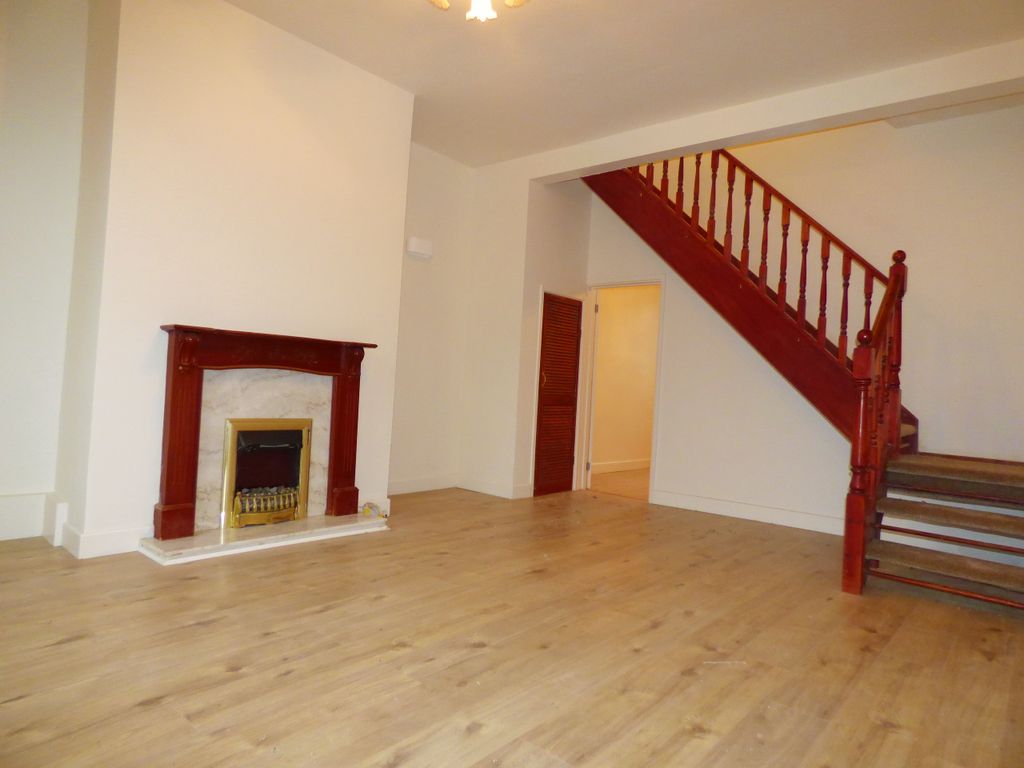 Property photo 2 of 11 Living Room