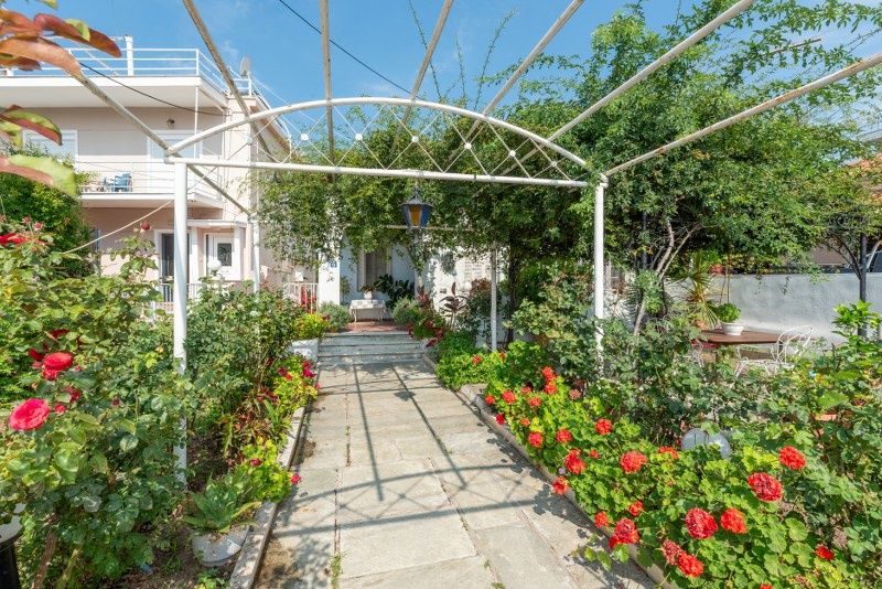 Property photo 2 of 25
