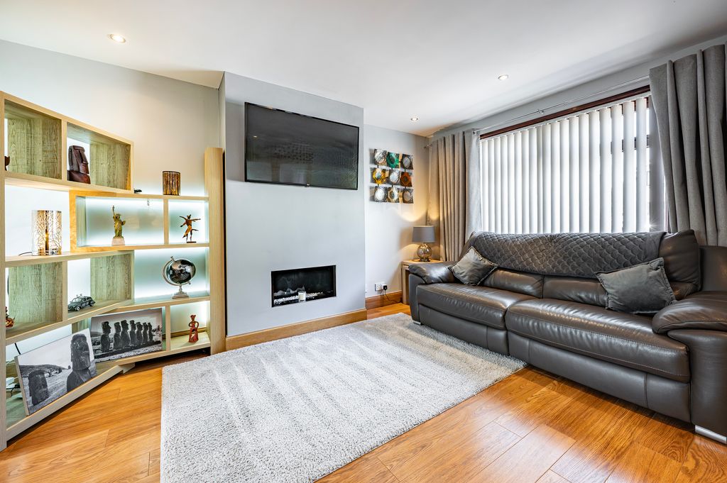 Property photo 2 of 43