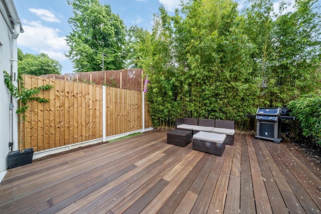Property photo 2 of 13 Grantham Road 79 Ph15.Jpg