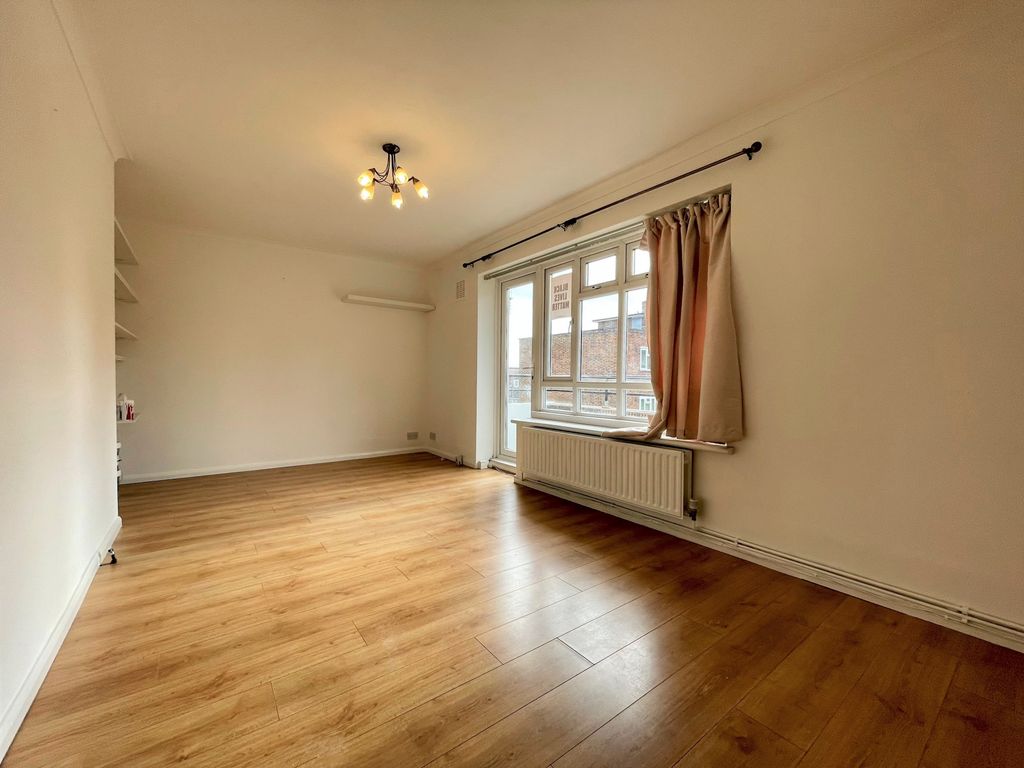 Property photo 3 of 5