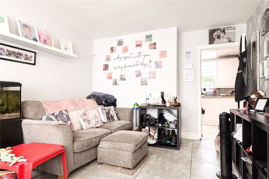 Property photo 2 of 12 Lounge