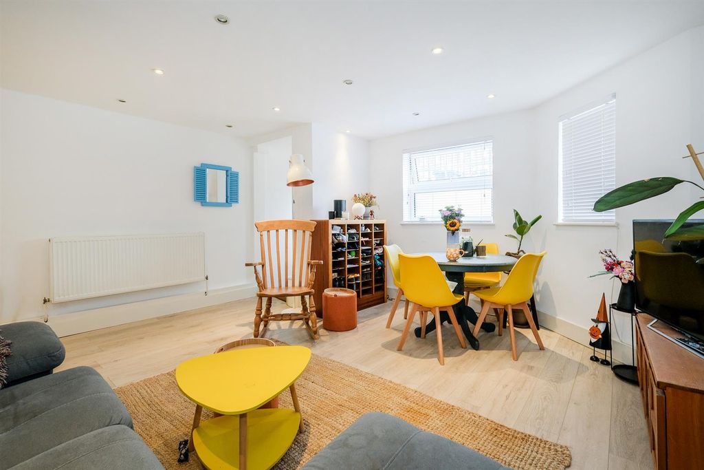 Property photo 3 of 14 Flat 1, 85 Fairlop Road-3_Web.Jpg